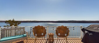 Lake Front- Great Fishing Deck-Hot Tub- Margaritaville-Large Home