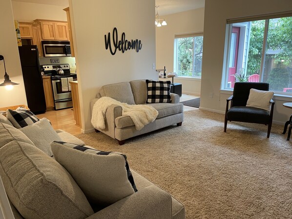 TV, fireplace, music library - Pacific University Stay,  very close to the University and downtown Forest Grove (Forest Grove)