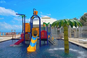 Children’s area - Seaside Escape renovated Studio at turquoise Cancun beach  (Cancún)