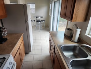 Fridge, microwave, oven, stovetop - Quiet place, minutes from downtown Prescott (Prescott)