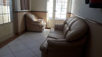 Coin salon dans le hall