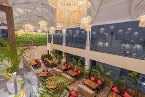 Restaurant - Hotel Golden Aura (Indore)