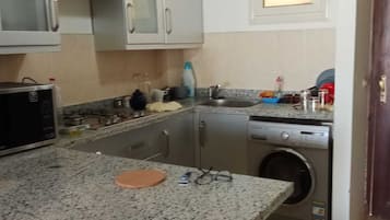 Fridge, microwave, stovetop, blender