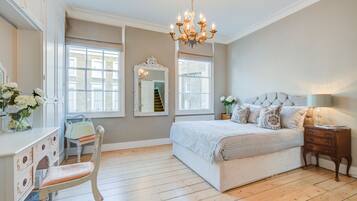 3 bedrooms, desk, iron/ironing board, free WiFi