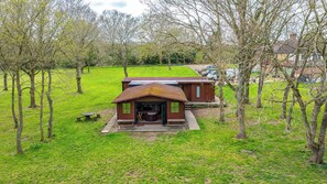Exterior - Cabin on 5 Acres with Stables, Firepit & Cinema (Sible Hedingham)