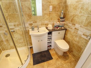Cottage | Bathroom | Shower - Seaside Retreat (Skegness)