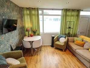 Cottage | Living area - Seaside Retreat (Skegness)
