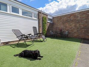 Cottage | Outdoor dining - Seaside Retreat (Skegness)