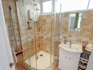 Cottage | Bathroom | Shower - Seaside Retreat (Skegness)