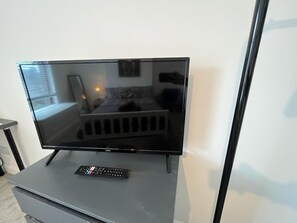 Interior - Contractors - Families - Couples - 3x Bedrooms + Sofa Bed - Sleeps 8 M1 J26&25 (Ilkeston)