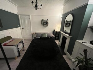 Interior - Contractors - Families - Couples - 3x Bedrooms + Sofa Bed - Sleeps 8 M1 J26&25 (Ilkeston)