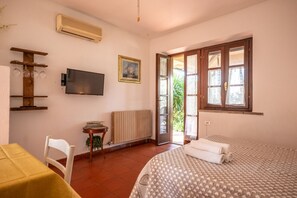 1 bedroom, desk, iron/ironing board, free WiFi - Villa Santa Gabriella - Monolocale (Bagno di Gavorrano)