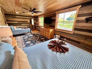 2 bedrooms, iron/ironing board, WiFi, bed sheets - Catons Chapel (3-Bedroom Cabin) by RedAwning (Sevierville)