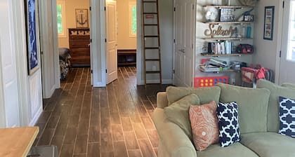 Beautiful Okoboji Cabin with a View