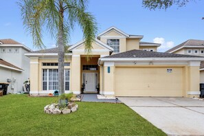 Exterior - Heated Pool~Mario Manor~King Bed~Game Room~Disney (Davenport)