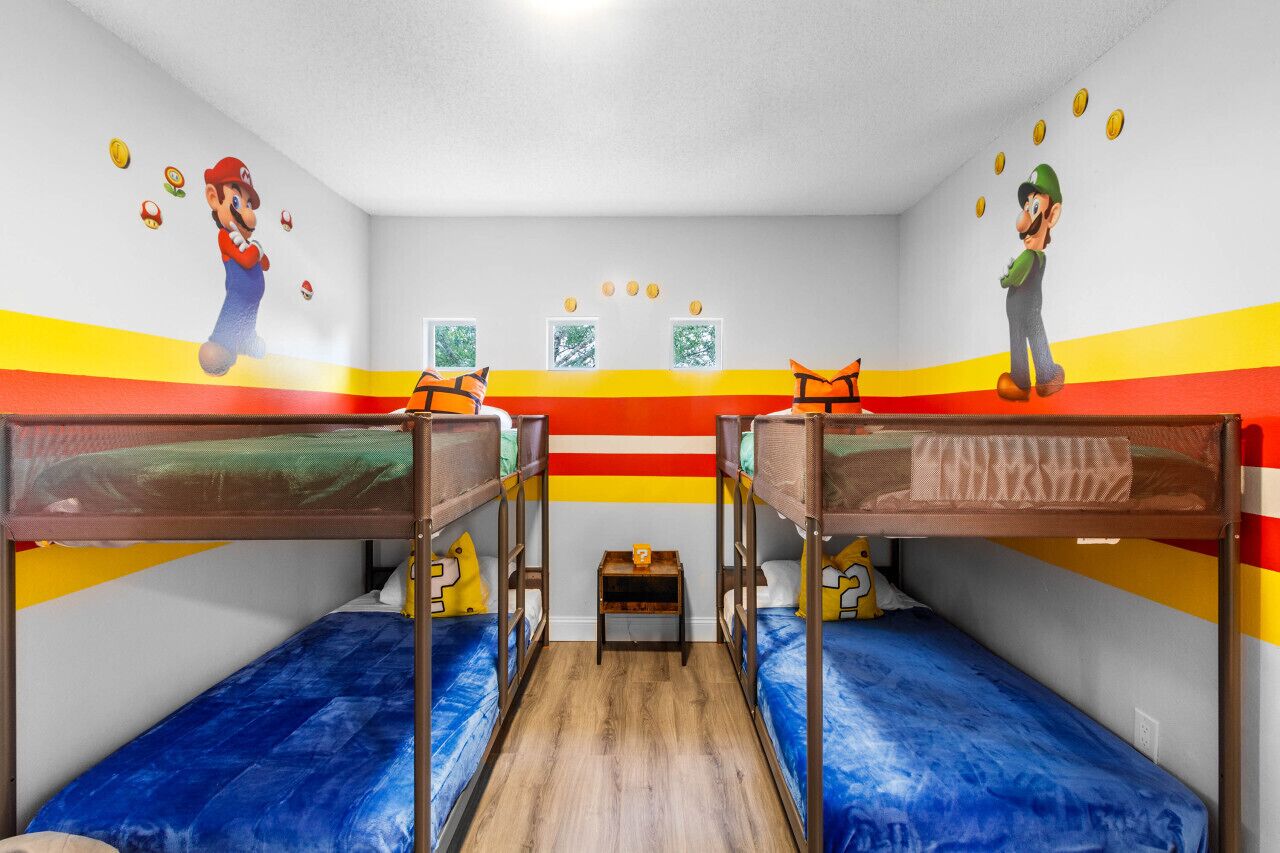 5 bedrooms, desk, iron/ironing board, travel crib