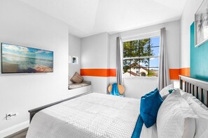 5 chambres, bureau, fer et planche à repasser, lit parapluie