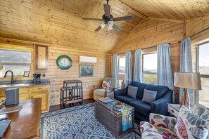 TV - Cabin 3 at Widows Peak • Terlingua, Big Bend (Terlingua)