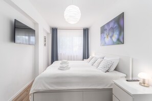 Departamento, 1 habitación, balcón, frente al mar | 1 habitación y ropa de cama 