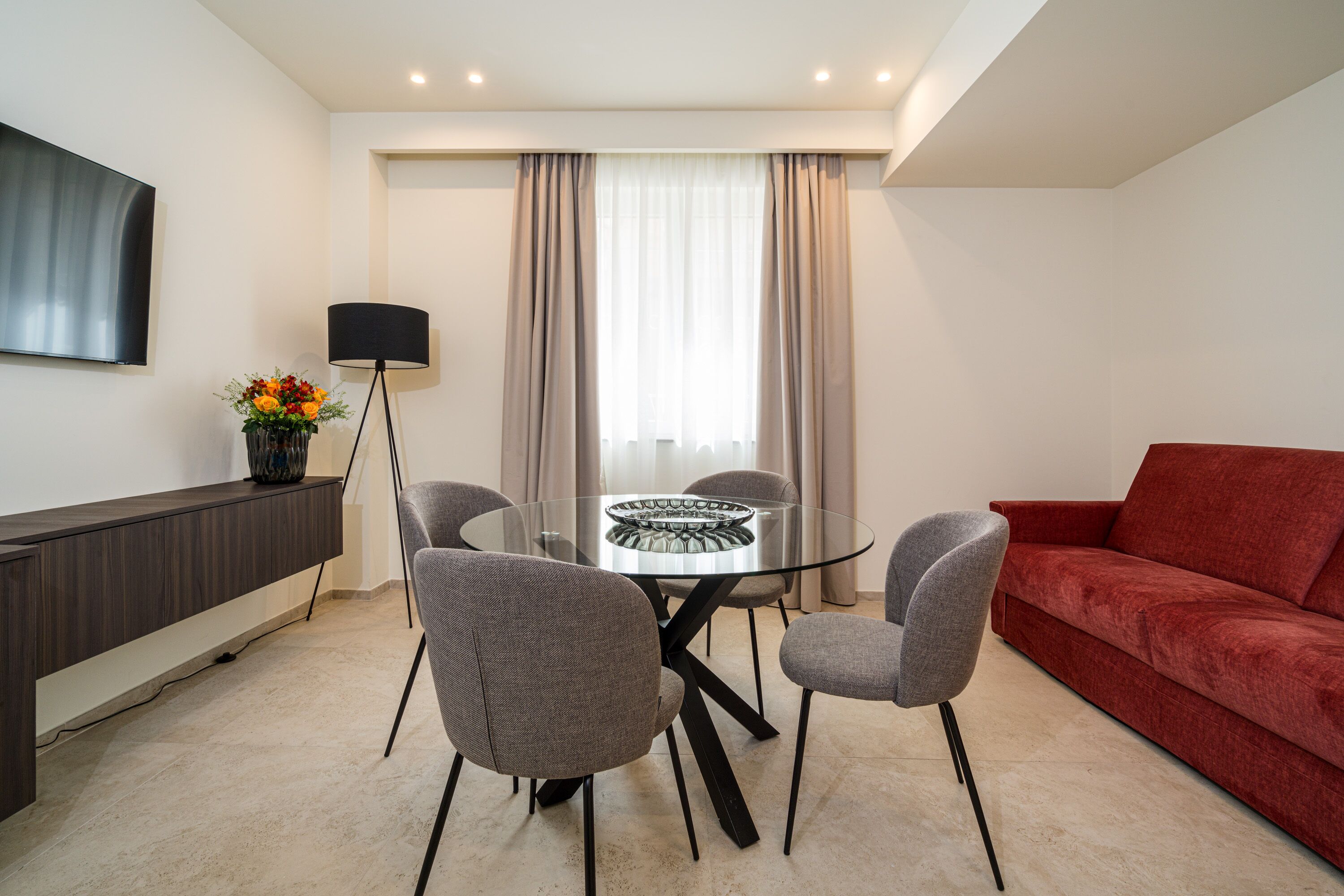 Familienzimmer | Wohnbereich | LED-Fernseher