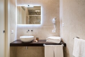 Family Suite | Bathroom