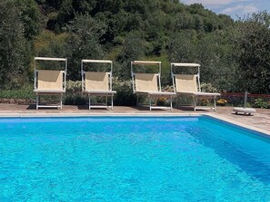 Seasonal outdoor pool, open 9:00 AM to 8:00 PM, pool umbrellas - Agriturismo Podere Pilar (Monsummano Terme)