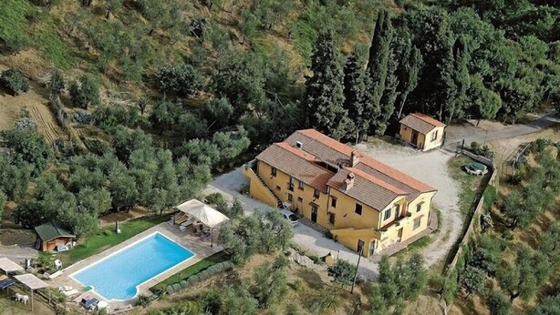 A large yellow building with a swimming pool and a smaller structure nearby. - Agriturismo Podere Pilar (Monsummano Terme)