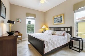 3 Schlafzimmer, Schreibtisch, Bügeleisen/Bügelbrett, WLAN