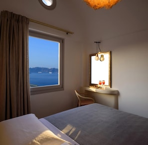 4 bedrooms, in-room safe, iron/ironing board, free WiFi