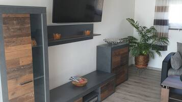 TV connectée, jeux vidéo, livres