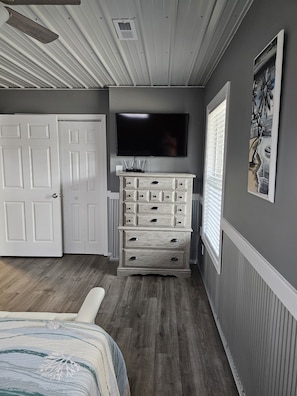 2 bedrooms, iron/ironing board, free WiFi, bed sheets - Very nice home minutes from the water in peaceful setting (Kuttawa)