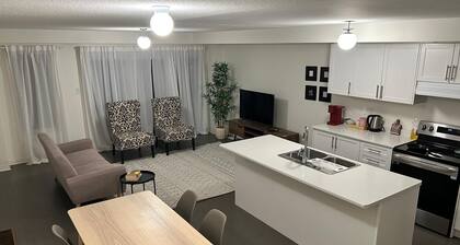 Lakeside Serenity: A Modern 3BR Family Getaway