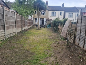 Property grounds - Beautiful 4 Bedrooms House (London)