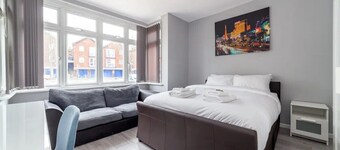 Beautiful refurbished 4 Bedrooms