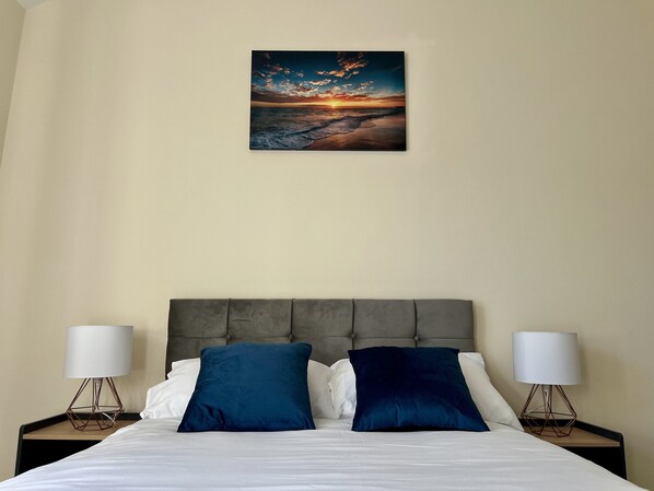 2 bedrooms, iron/ironing board, free WiFi, bed sheets - Holiday Home near tube station! (Greater London)