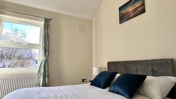 2 bedrooms, iron/ironing board, free WiFi, bed sheets