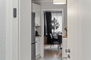 Interior - Upper Room:exklusives Apartment Gimmeldingenausblick auf Mandelblüten&weinberg (Neustadt an der Weinstraße)