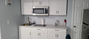 Brand New Private Entrance Suite in Airport Area
