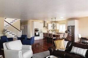 Smart TV, fireplace, table football, offices - Riverfront Retreat: Dock access & Tanker Views (Alexandria Bay)