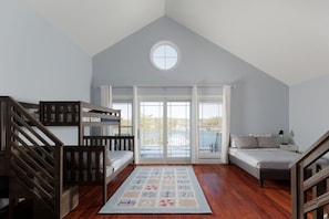 5 bedrooms, desk, travel crib, free WiFi