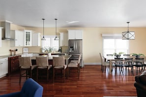 Dining - Riverfront Retreat: Dock access & Tanker Views (Alexandria Bay)