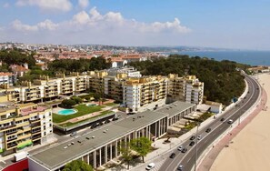 A coastal residential area with multi-story buildings, a road, and a beach. - Oceanview 4 U - Close to Lisbon! (Oeiras)