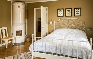 4 bedrooms, travel cot, free WiFi - 4 bedroom beautiful home in Rörvik (Rörvik)