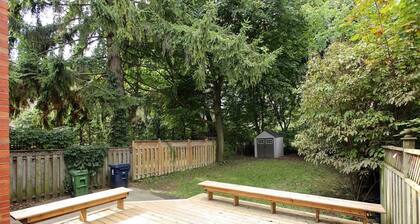 Cozy House, cottage style in midtown Toronto. Great for Family. Pet friendly