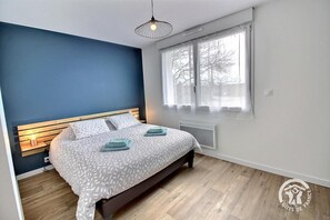 Iron/ironing board, free WiFi, bed sheets