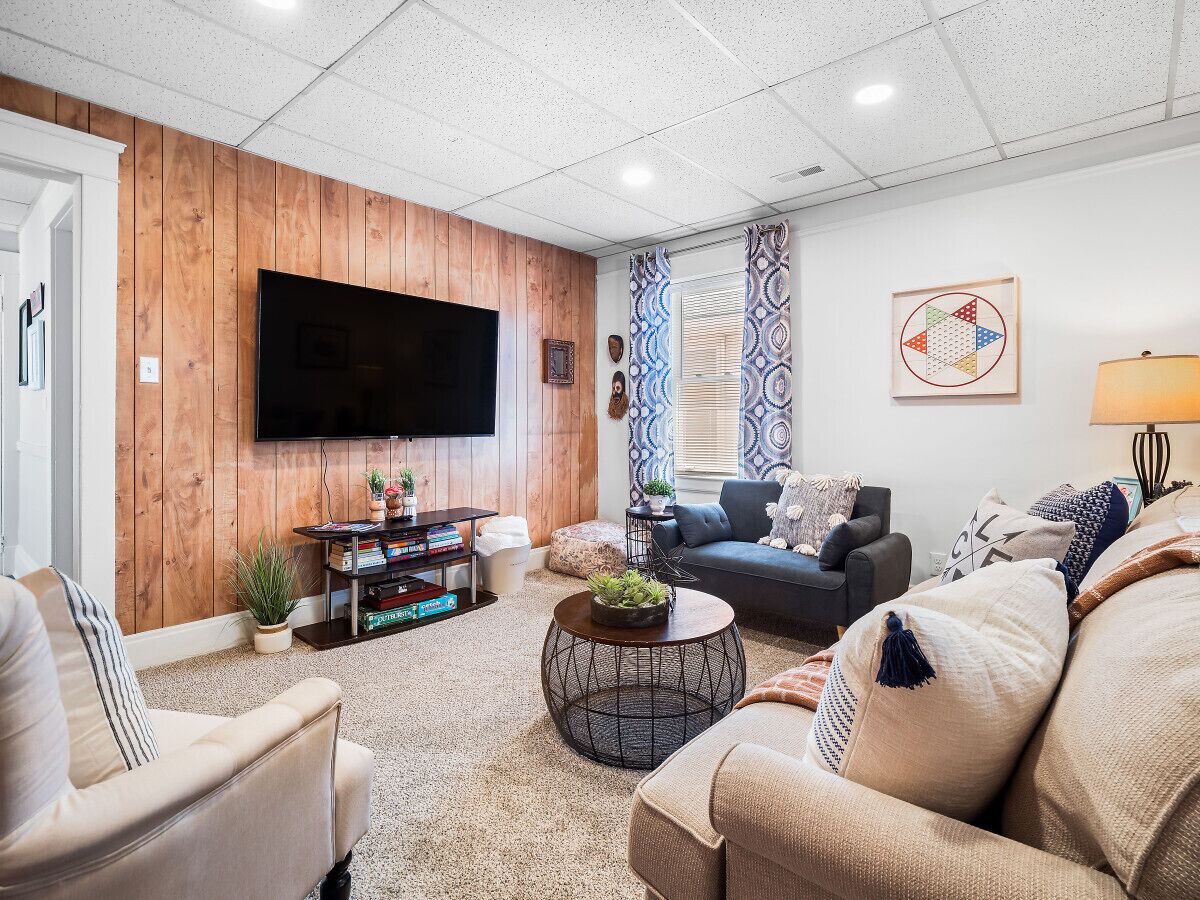 Updated 2BR + Office Near Downtown and Clinic