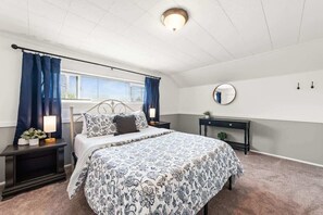 2 bedrooms, iron/ironing board, travel cot, free WiFi - Pet-Friendly - Sleeps 6 - 10 Min to Airport (Cleveland)