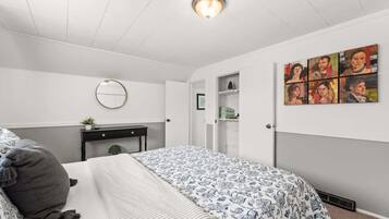 2 habitaciones, tabla de planchar con plancha y cuna de viaje