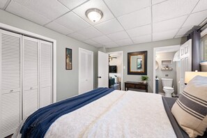 4 makuuhuonetta, työpöytä, silitysrauta/-lauta, ilmainen Wi-Fi