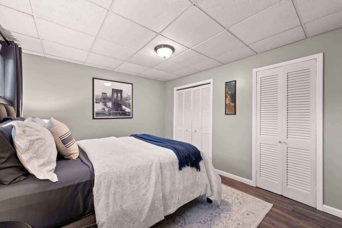 4 bedrooms, iron/ironing board, travel crib, free WiFi